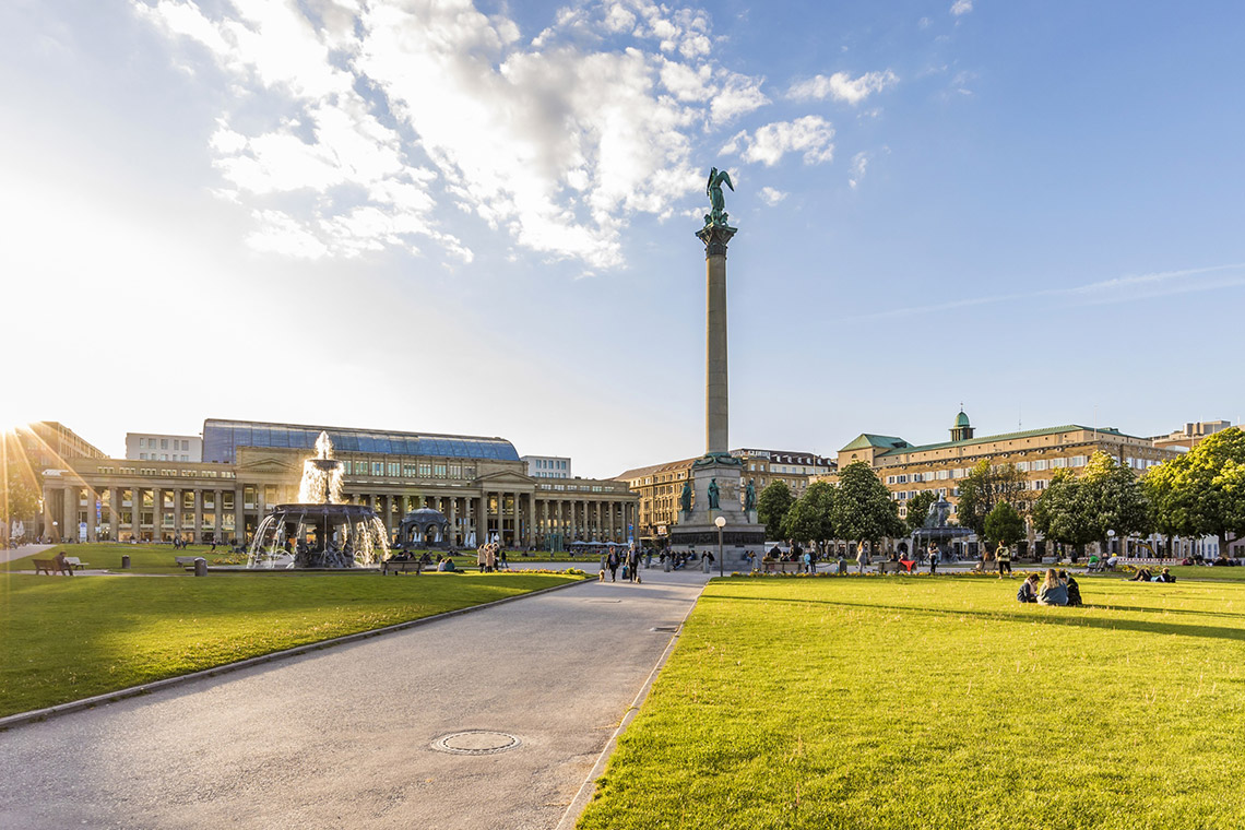 web_03_palace_square-view_c_stuttgart-marketing-gmbh_werner_dieterich.jpg